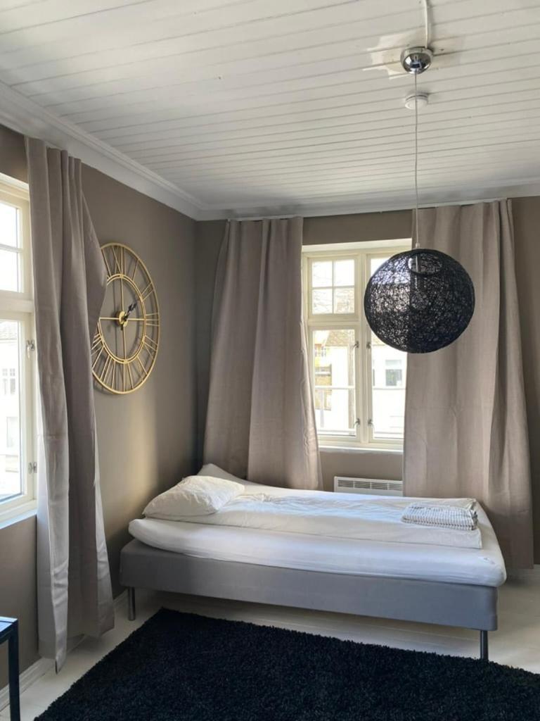 Villa Centrally Located 8-room Detached House