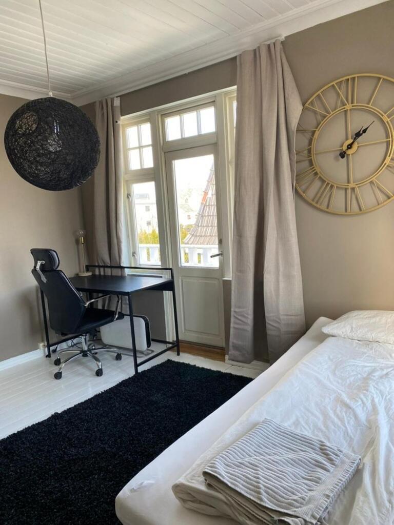 Centrally Located 8-room Detached House Villa