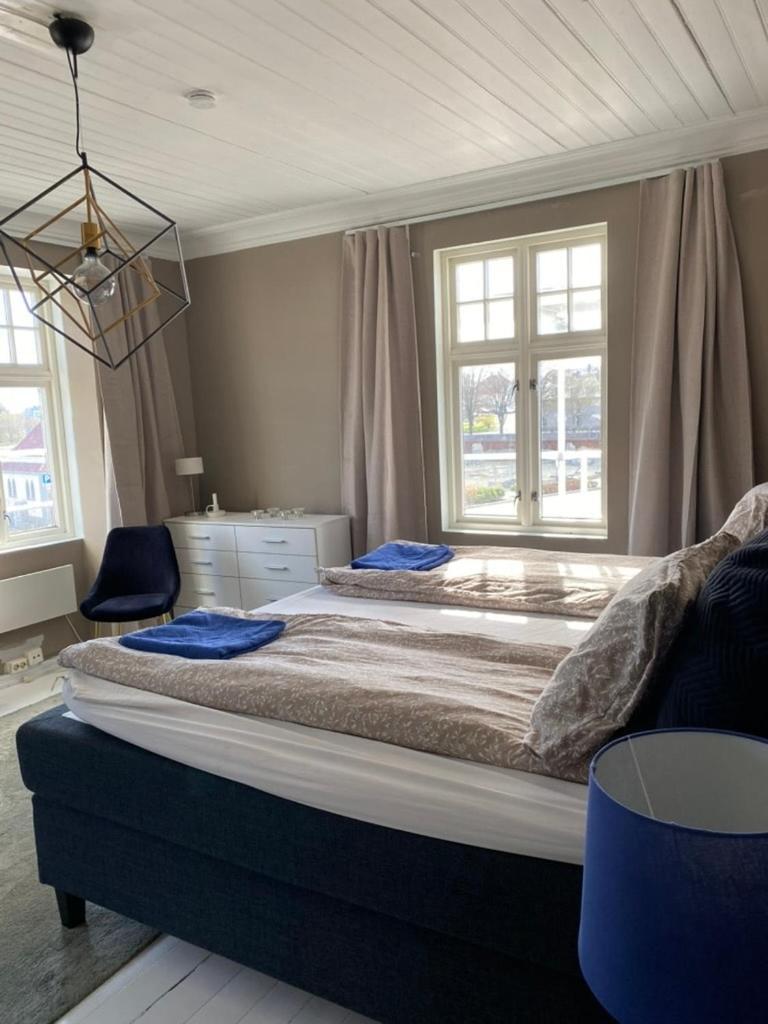 Centrally Located 8-room Detached House Villa *
